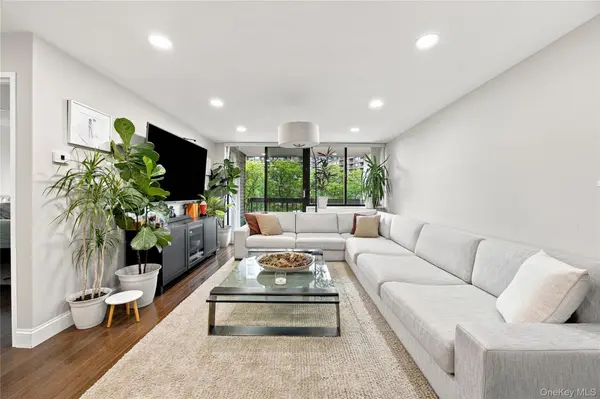 1 Bay Club DR #3E, Bayside, NY 11360