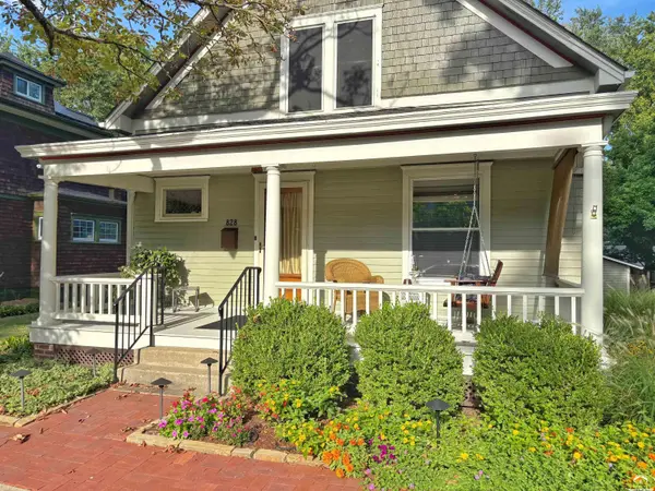 828 Arkansas ST, Lawrence, KS 66044