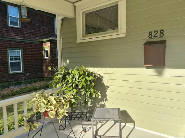 828 Arkansas ST, Lawrence, KS 66044