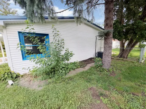 306 E South ST, Centerville, IN 47330