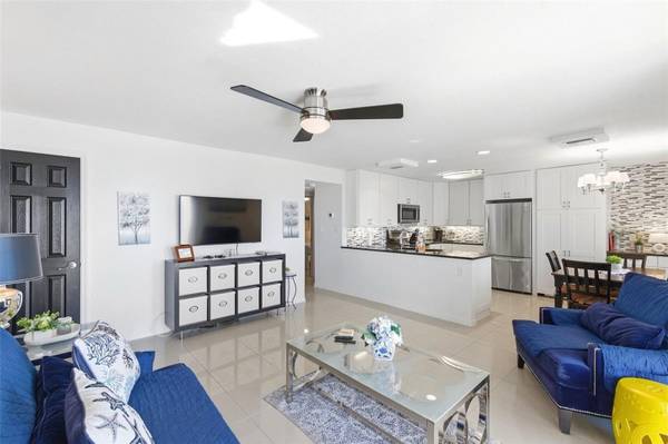 5280 COQUINA KEY DR SE #A, St Petersburg, FL, 33705 photo 7