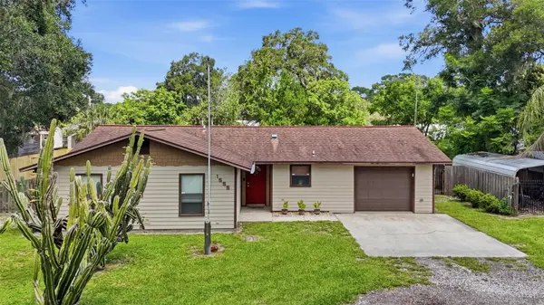 1555 ROWE LN, Deland, FL 32720