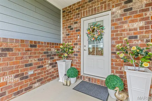 1090 Aspen DR, Farmington, MO 63640