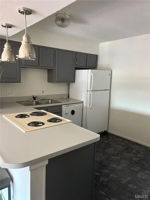 1637 Summergate Pkwy #N, St Peters, MO 63303