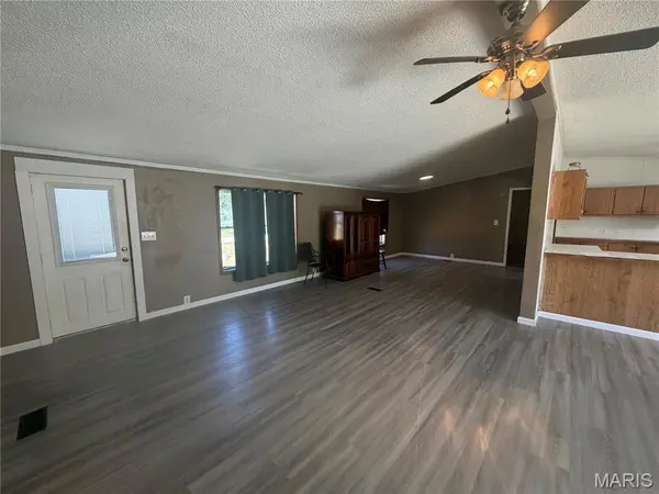20430 Granger LN, Lebanon, MO 65536