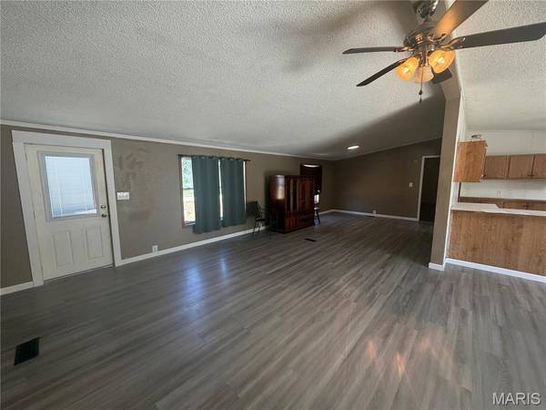 20430 Granger LN, Lebanon, MO 65536
