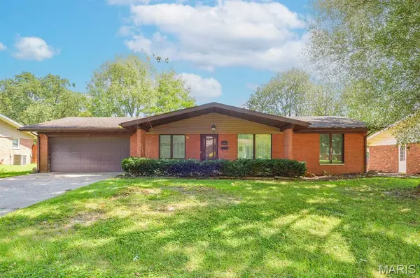 1628 Whitlow DR, Belleville, IL 62226