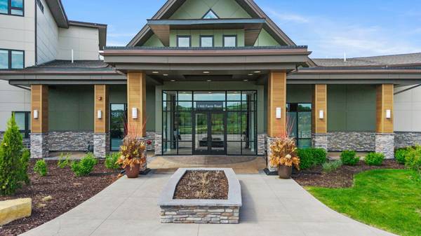 1 Hill Farm RD #101, North Oaks, MN 55127