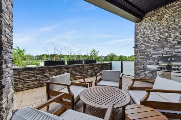 1 Hill Farm RD #101, North Oaks, MN 55127