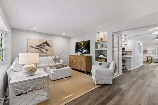 124 Harrington DR, Long Lake, MN 55356