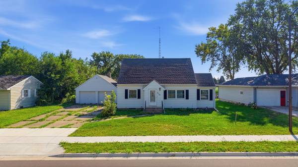 1025 7th ST S, Saint James, MN 56081
