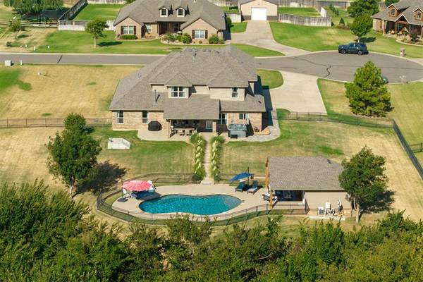 13460 Ridge CIR, Edmond, OK 73025