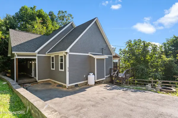 828 Beanstalk Rd, Gatlinburg, TN 37738