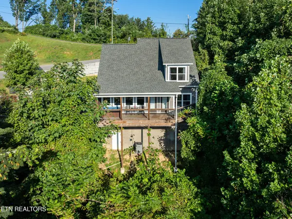 828 Beanstalk Rd, Gatlinburg, TN 37738