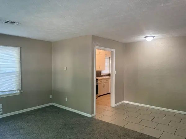 2220 S Minneapolis Ave, Wichita, KS 67211