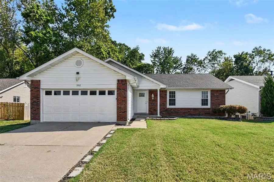 202 Barrington DR, St Peters, MO 63376