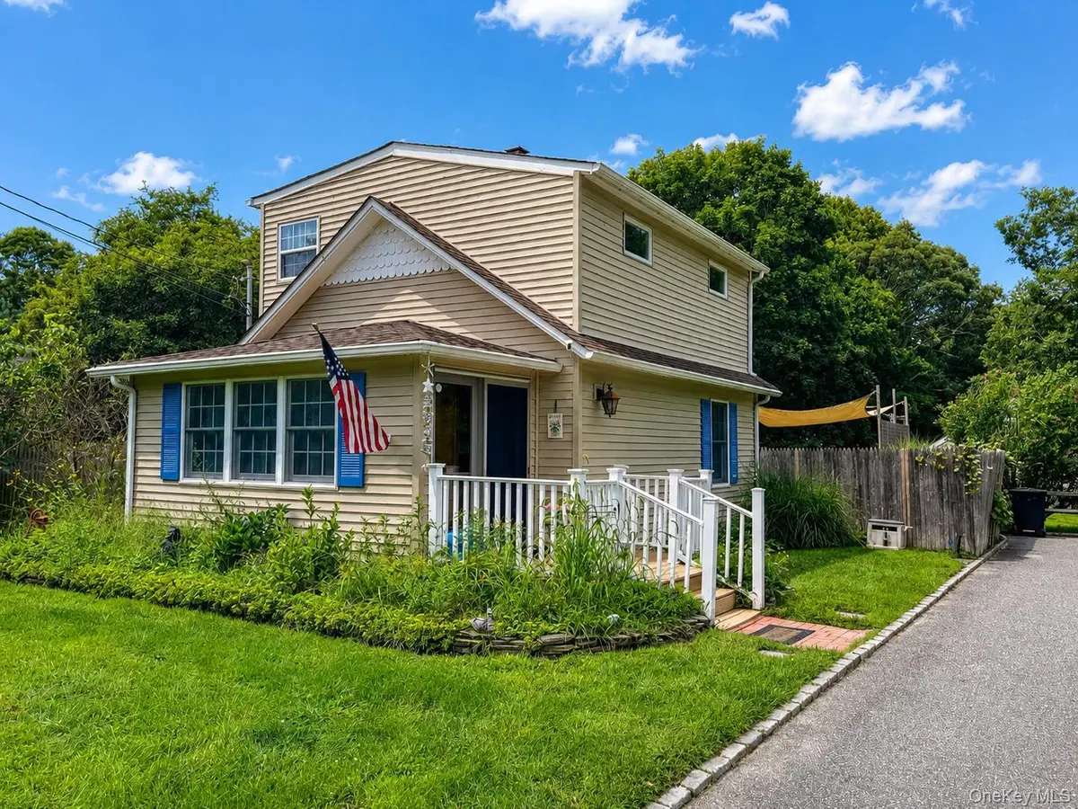 41 Summit BLVD, Westhampton, NY 11977