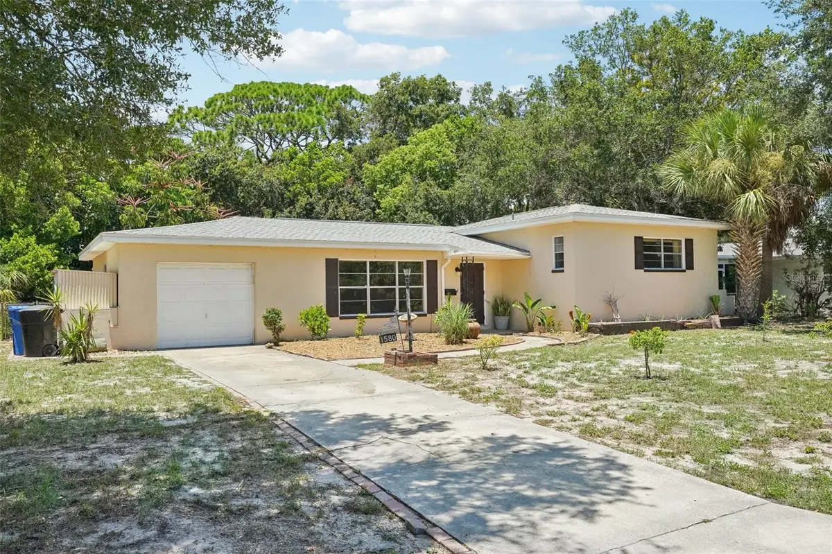 1580 ROBINSON DR N, St Petersburg, FL 33710