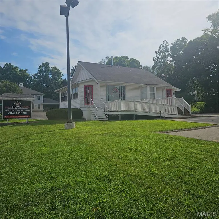696 St. Ferdinand, Florissant, MO