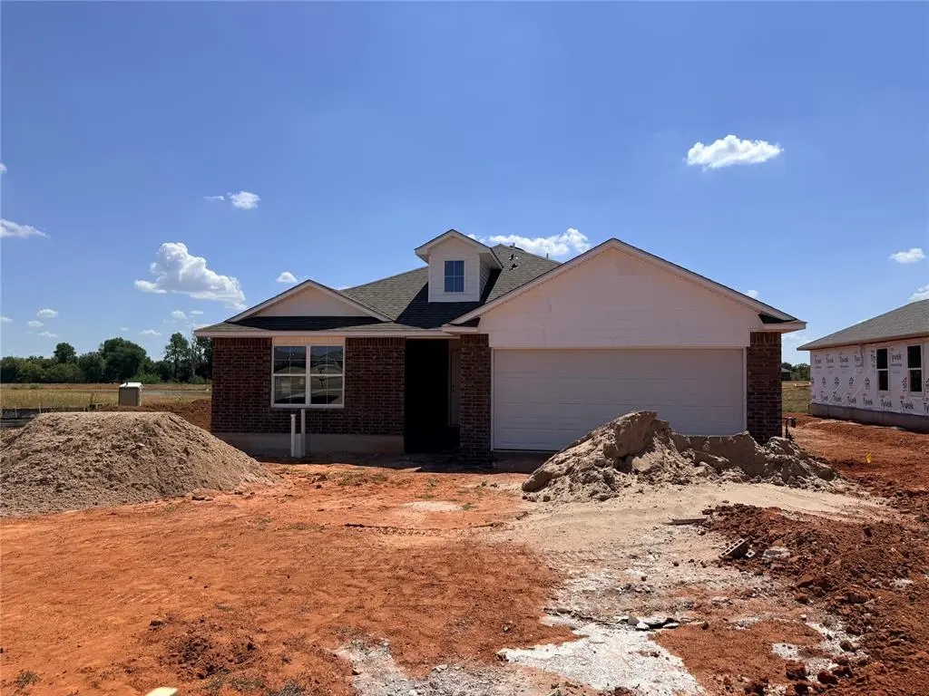 1124 E Stallion LN, Mustang, OK 73064