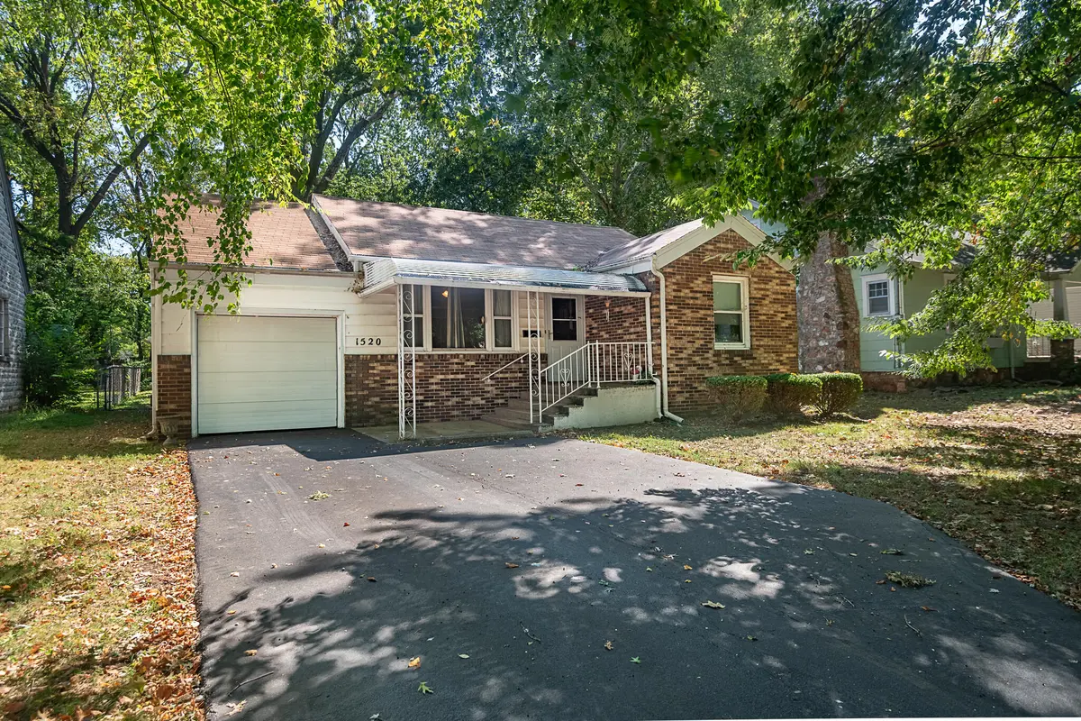 1520 S Roanoke AVE, Springfield, MO 65807