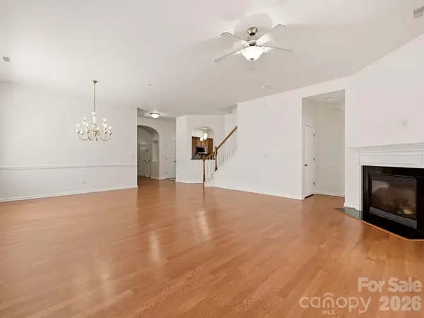 1021 Knob Creek LN, Tega Cay, SC 29708