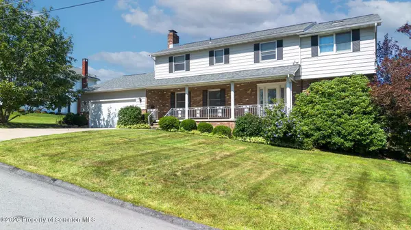 576 Hilltop RD, Blakely, PA 18452