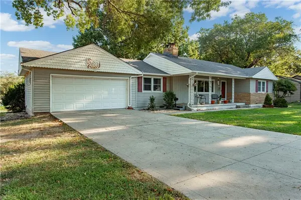 2109 SW Walnut ST, Blue Springs, MO 64015