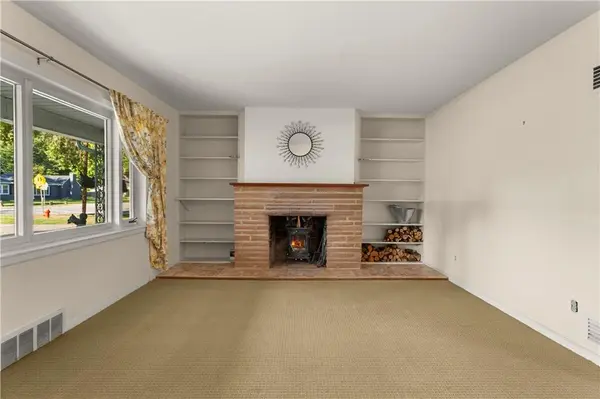 2109 SW Walnut ST, Blue Springs, MO 64015