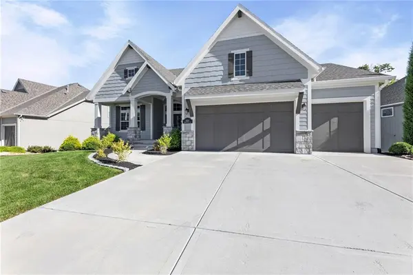 9261 Brownridge ST, Lenexa, KS 66220