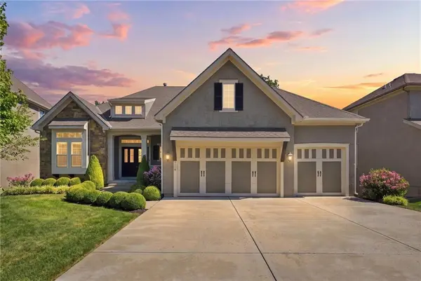 9118 W 178th TER, Overland Park, KS 66013