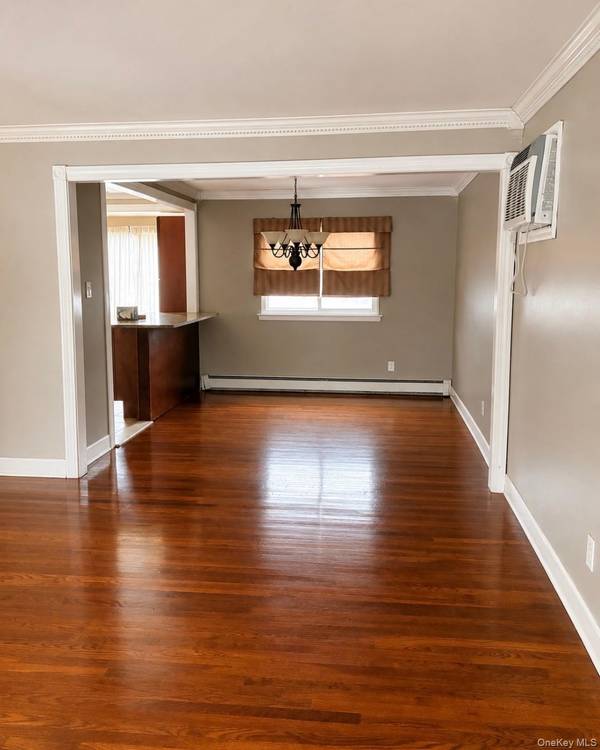 2573 Harvard LN, Seaford, NY 11783
