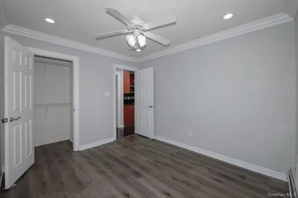 118 Carleton AVE #2B, Islip Terrace, NY 11752