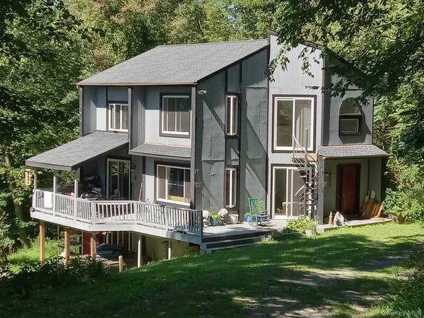 46 Patricia LN, Clinton Corners, NY 12514