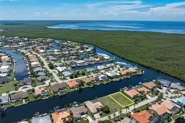 3930 LA COSTA ISLAND CT, Punta Gorda, FL 33950