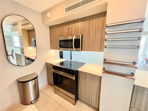Cond. Castillo del Mar AVE. ISLA VERDE #501, Carolina, PR 00979