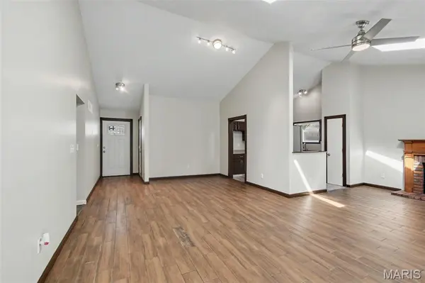 202 Barrington DR, St Peters, MO 63376
