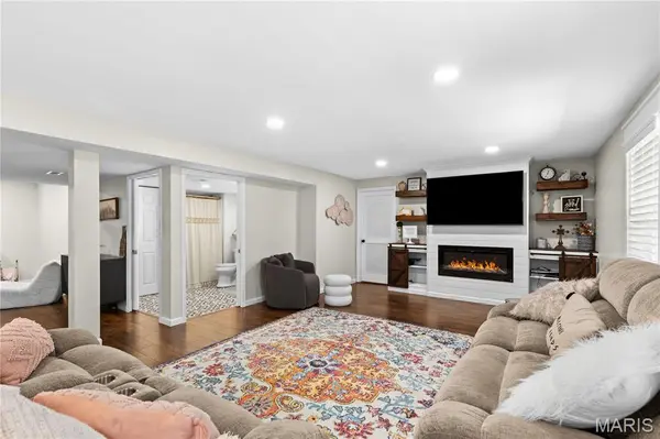 616 Prairiegate CT, Lake St Louis, MO 63367