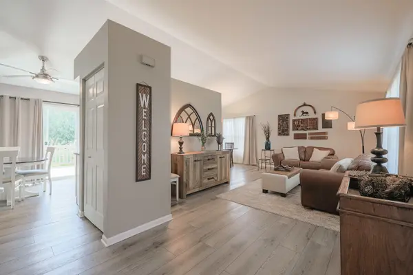 601 Chatham CIR, Algonquin, IL 60102