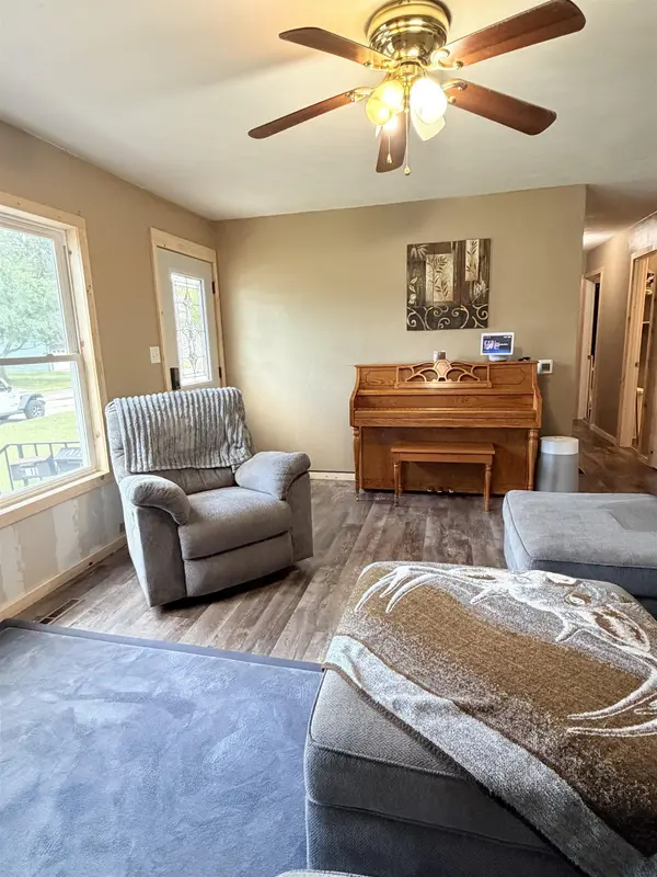 908 SW 3rd AVE, Oelwein, IA 50662