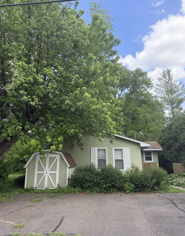 168 Peninsula RD, Medicine Lake, MN 55441