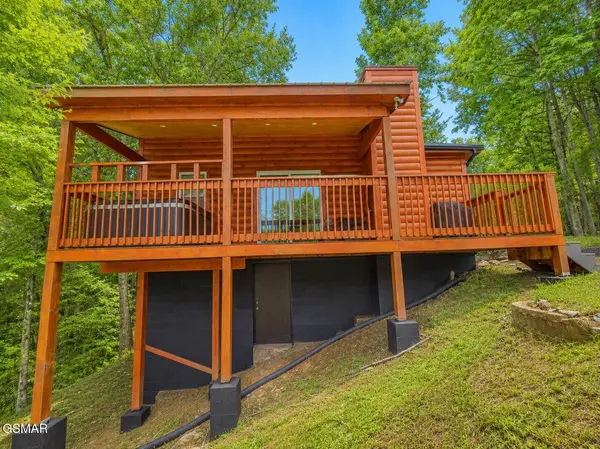 1304 N Oak Court, Sevierville, TN 37876