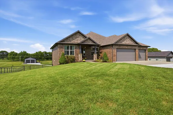 141 Lilac LN, Clever, MO 65631