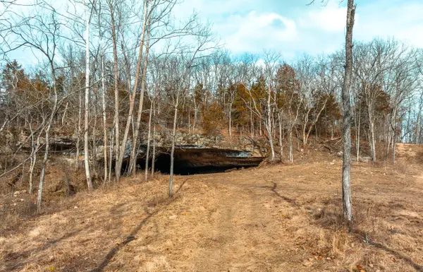 000 Pool Holler Cave RD, Rolla, MO 65401