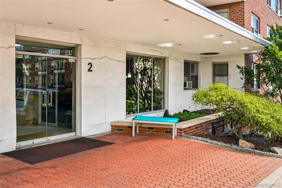 2 Washington SQ #5G, Larchmont, NY 10538