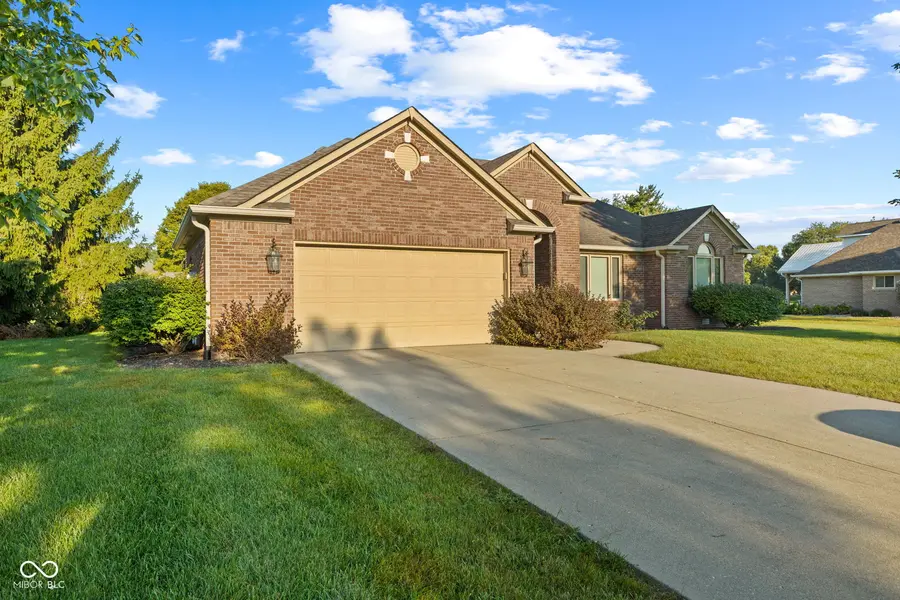 4732 S Grassy CT, New Palestine, IN 46163