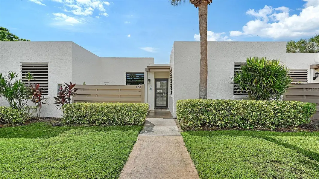 666 WOODLAWN DR #666, Bradenton, FL 34210