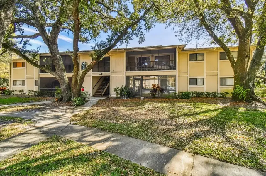 6015 LAKETREE LN #E, Temple Terrace, FL 33617