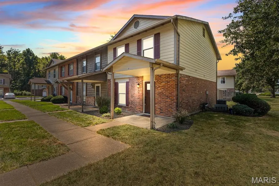 39 Park Charles BLVD S #D, St Peters, MO 63376