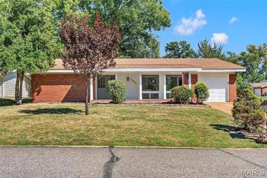 1524 Tryon DR, St Louis, MO 63146